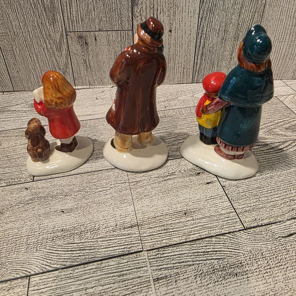 Dep 56 Ceramic Christmas Carolers Figurine Set Caroling Family